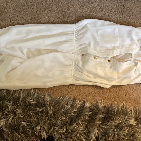 Dresses - Picture 2 of 4